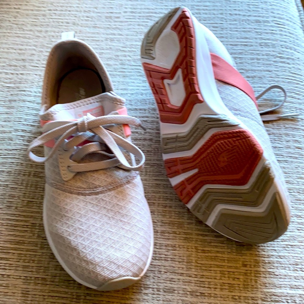 Lightweight New Balance sneakers. memory foam insole. Worn 1x